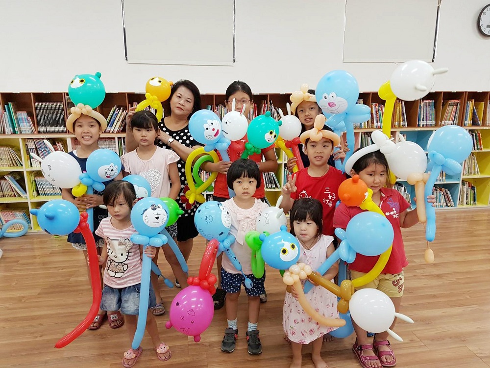 107年度圖書館辦理各項藝文活動折氣球實作體驗