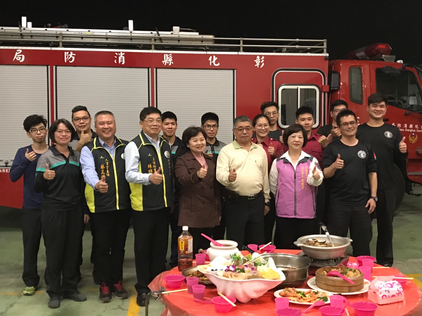 109年慰勞埤頭警消人員，小年夜宴請埤頭警消人員小年夜，鄉長宴請埤頭鄉內消防人員，慰勞消防人員年節不辭辛勞、值勤守護鄉民安全。