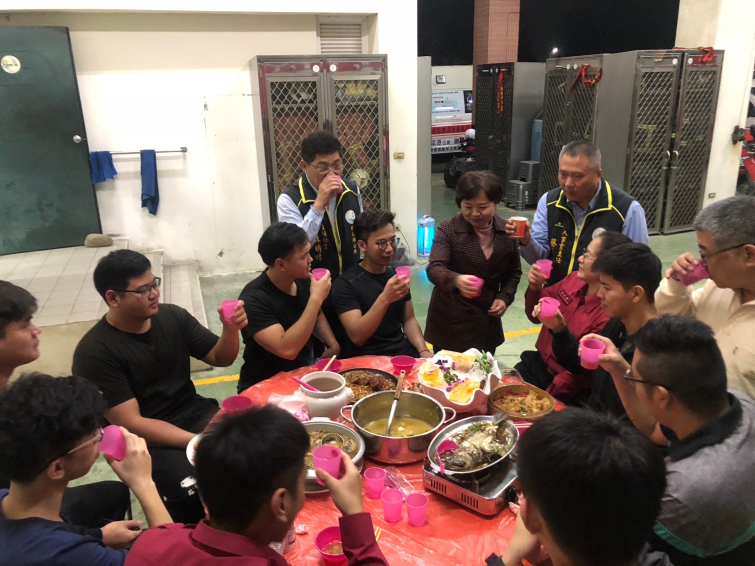 109年慰勞埤頭警消人員，小年夜宴請埤頭警消人員鄉長率公所主管，一同感謝警消人員的付出