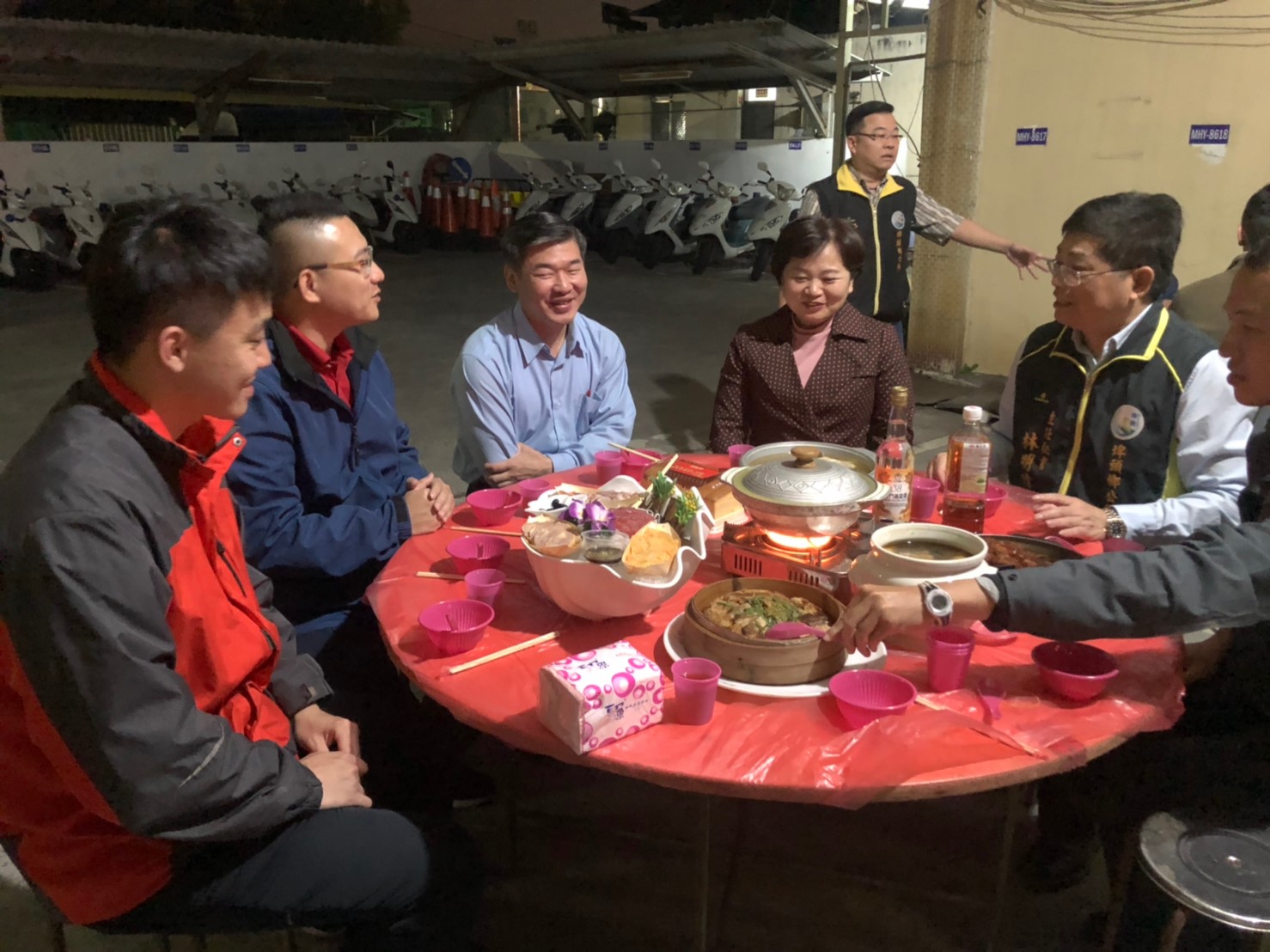 109年慰勞埤頭警消人員，小年夜宴請埤頭警消人員北斗分局謝分局長親臨，與鄉長一同慰勞警消人員