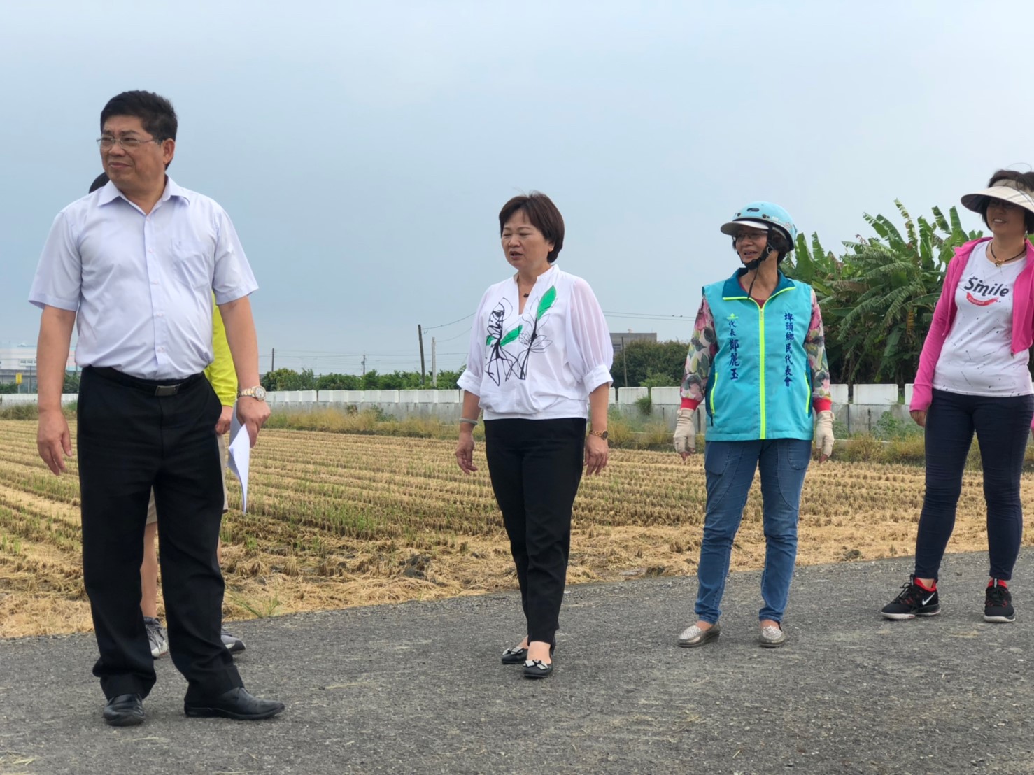 溪州農地重劃區埤頭鄉東和段326、343地號農路改善工程會勘：會同鄉長、主秘、公所建設課、鄭麗玉代表、庄內村村長郭幼玲及彰化縣政府一同前往會勘。