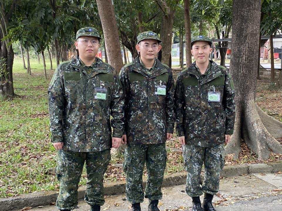 至台南官田探視e0137梯次子弟兵關懷埤頭入伍的子弟兵
