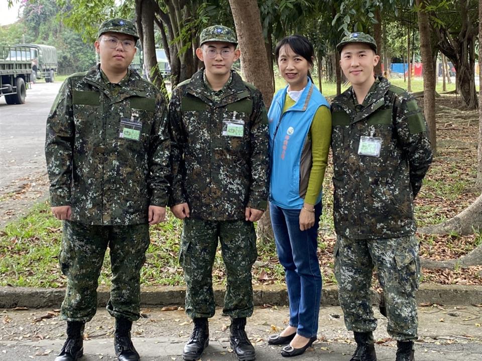 至台南官田探視e0137梯次子弟兵探視入伍的子弟兵