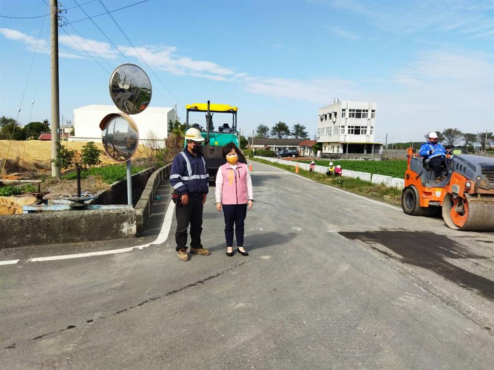 彰化縣埤頭鄉豐崙村庄內等村既有路面養護工程鄉長至溪林路147巷關心施工情形