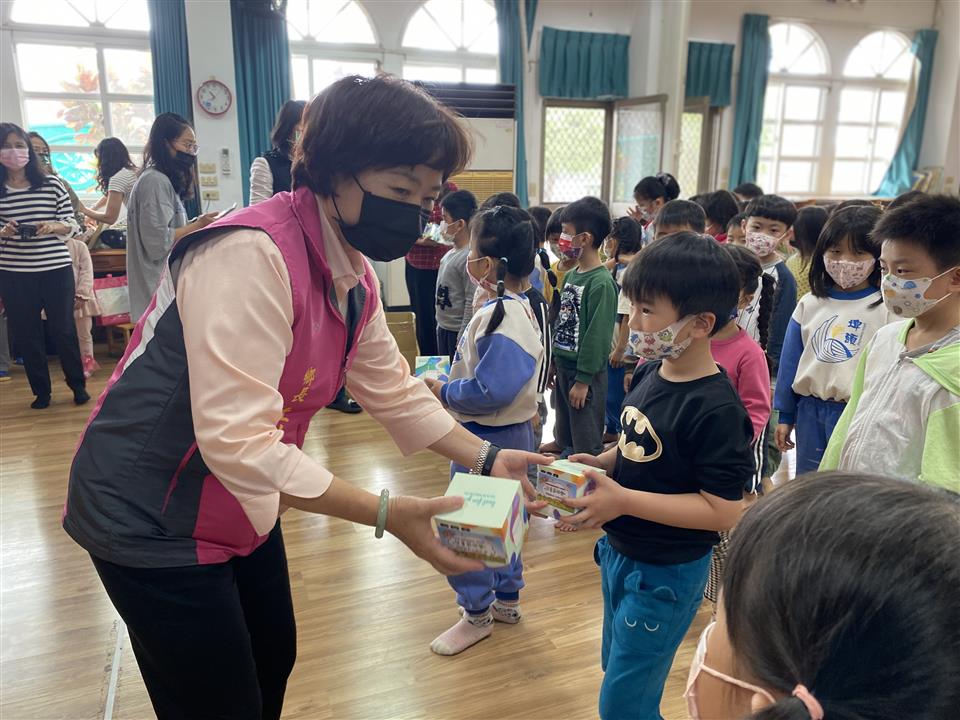 111年鄉立幼兒園歡慶兒童節 ㊗️福每位孩子健康平安 #兒童節快樂！發送兒童禮物