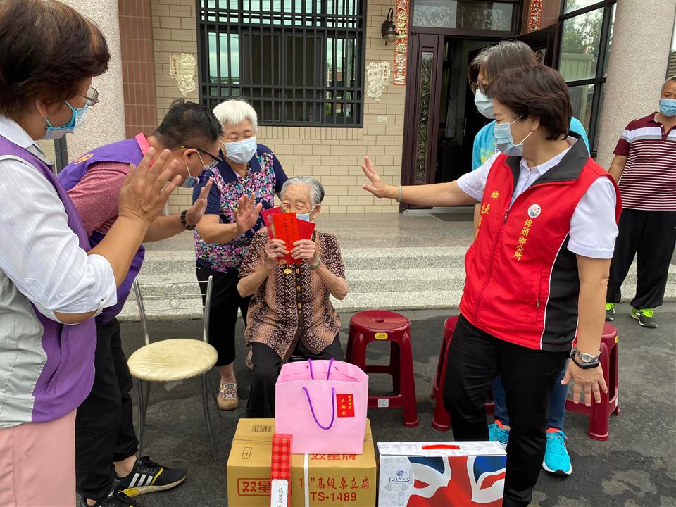 110年度 幸福埤頭精彩剪影百歲人瑞到府拜訪