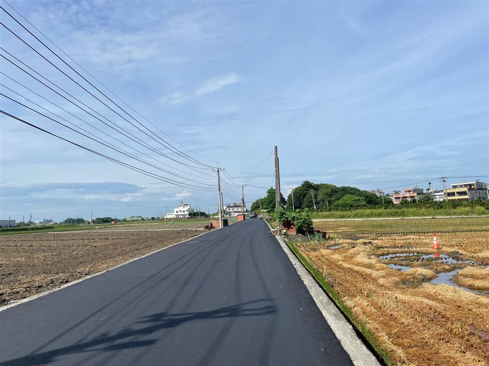 埤頭鄉豐崙村豐崙路(彰137)路面改善工程施工中