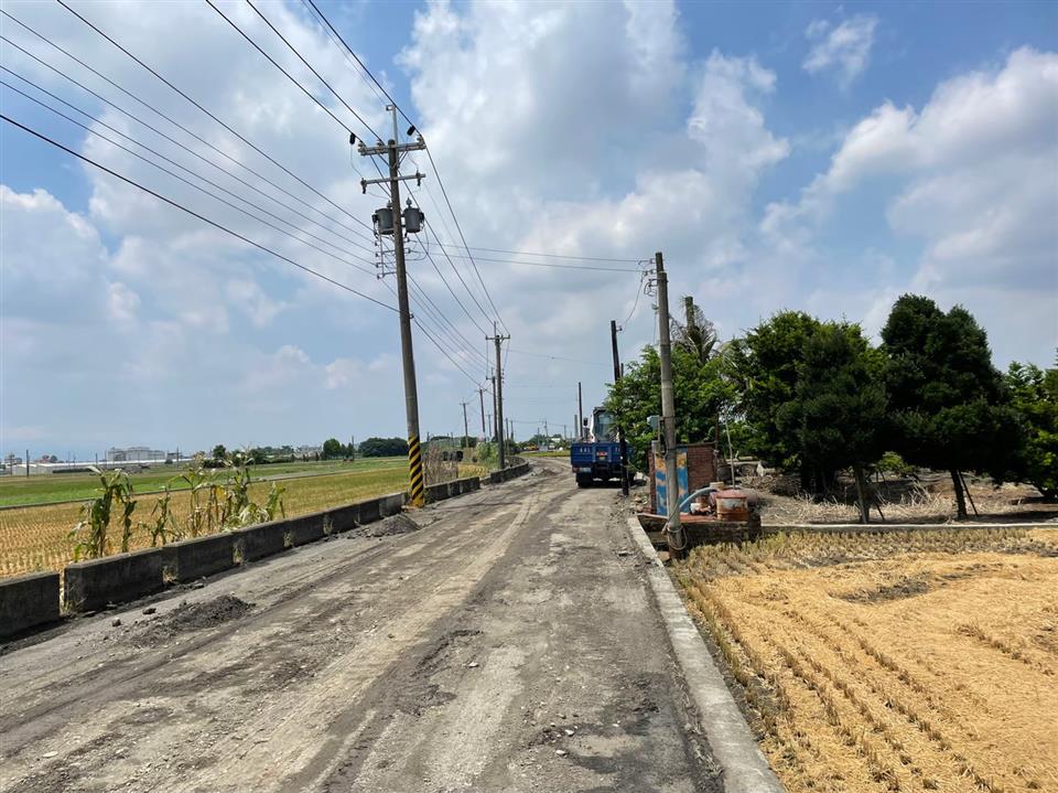 埤頭鄉豐崙村豐崙路(彰137)路面改善工程施工中