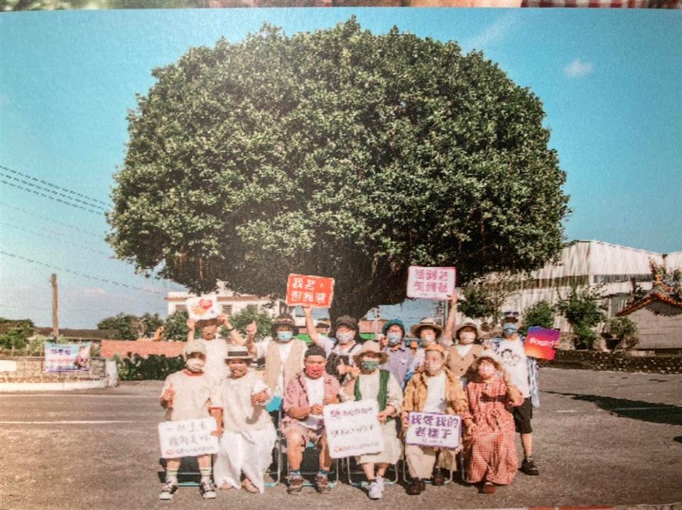 111年-崙腳社區-「我愛我的老樣子」高齡穿搭走秀活動	111年崙腳社區「我愛我的老樣子」高齡穿搭走秀活動