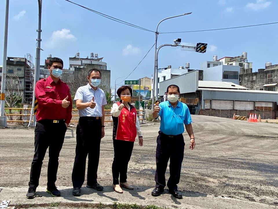 彰化縣埤頭鄉崙腳及芙朝等村既有道路養護整建計畫鄉長、村長至安康街關心施工情形
