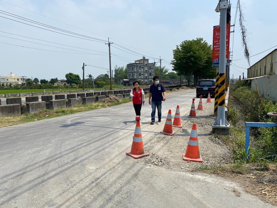 彰化縣埤頭鄉崙腳及芙朝等村既有道路養護整建計畫鄉長、代表至埤圳南路關心施工情形