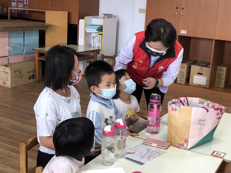 110學年度教保資源中心假日親子活動～（一）蝶古巴特創意拼貼---110.10.30110學年度教保資源中心假日親子活動～（一）蝶古巴特創意拼貼