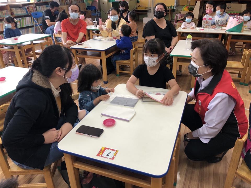 110學年度教保資源中心假日親子活動～（一）蝶古巴特創意拼貼---110.10.30110學年度教保資源中心假日親子活動～（一）蝶古巴特創意拼貼
