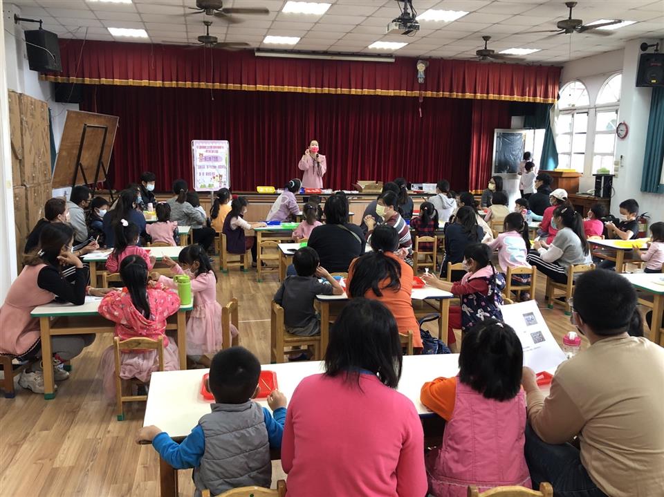 110學年度教保資源中心假日親子活動～（二）親子烘焙DIY-糖霜餅乾---110.11.27110學年度教保資源中心假日親子活動～（二）親子烘焙DIY-糖霜餅乾