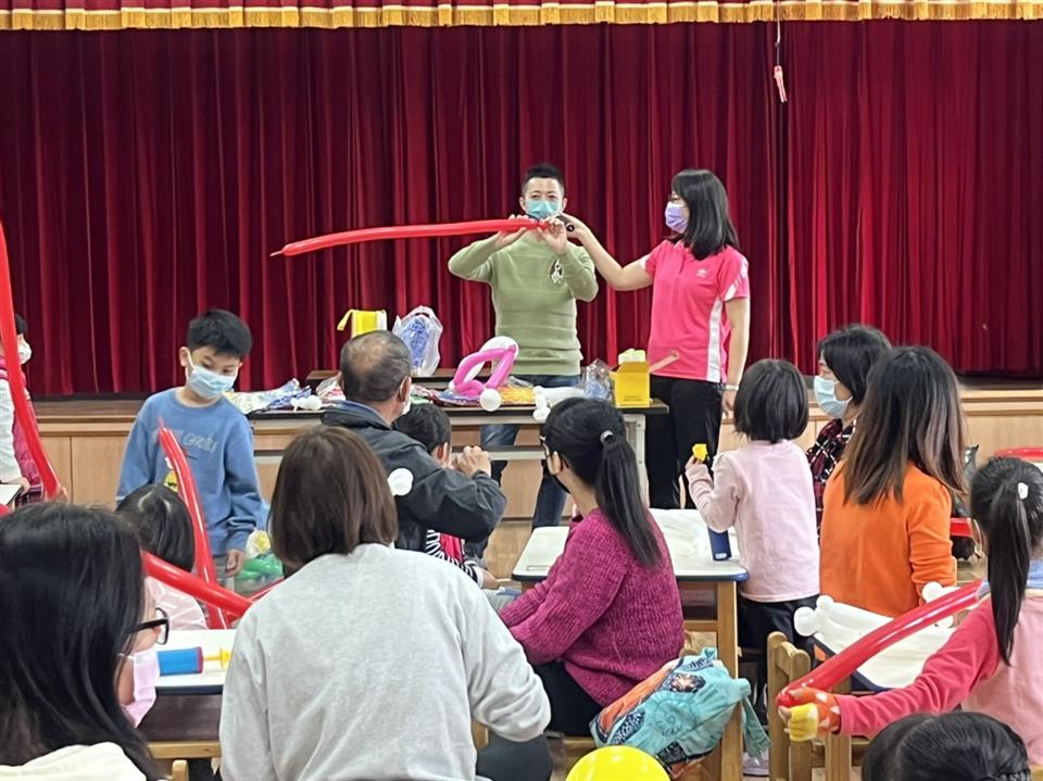 110學年度教保資源中心假日親子活動～（三）親子造型氣球---110.12.25110學年度教保資源中心假日親子活動～（三）親子造型氣球