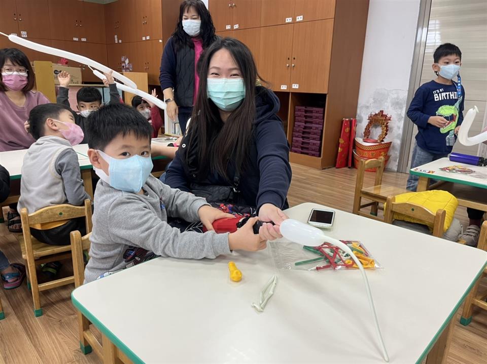 110學年度教保資源中心假日親子活動～（三）親子造型氣球---110.12.25110學年度教保資源中心假日親子活動～（三）親子造型氣球