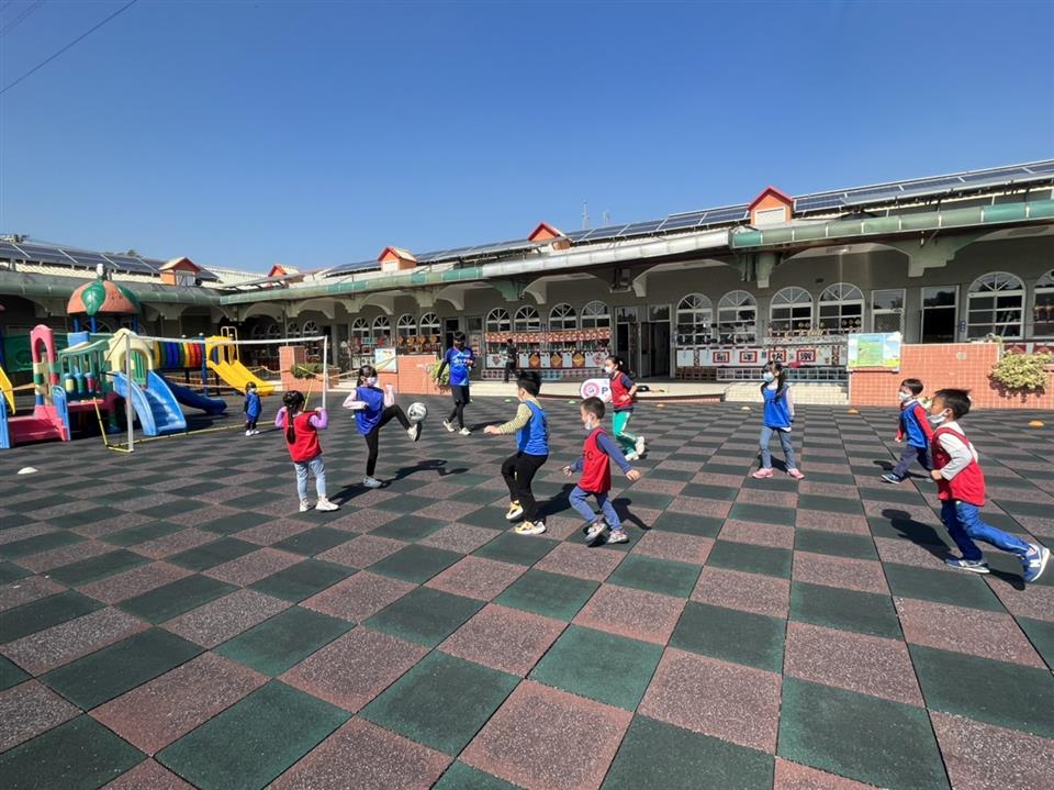 110學年度教保資源中心假日親子活動～（四）小小運動家-快樂腳足球---111.01.15110學年度教保資源中心假日親子活動～（四）小小運動家-快樂腳足球