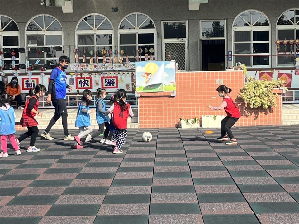 110學年度教保資源中心假日親子活動～（四）小小運動家-快樂腳足球---111.01.15110學年度教保資源中心假日親子活動～（四）小小運動家-快樂腳足球