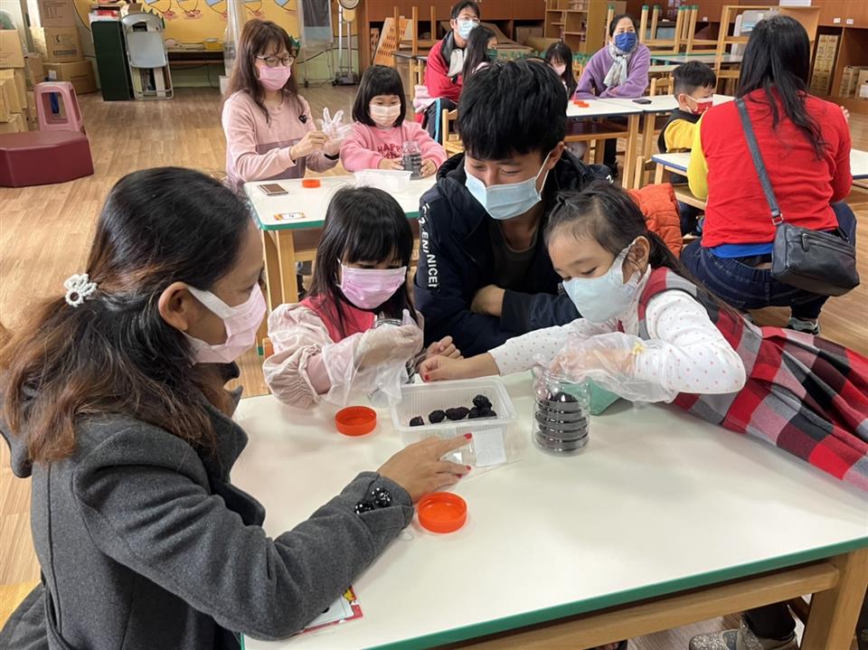 110學年度教保資源中心假日親子活動～（五）生活小食農---111.02.19110學年度教保資源中心假日親子活動～（五）生活小食農