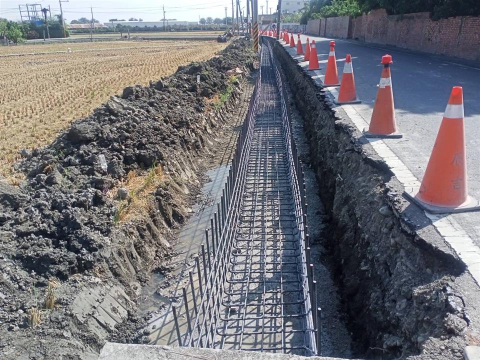 埤頭鄉崙腳村和平路及中學路420巷道路排水改善工程施工中