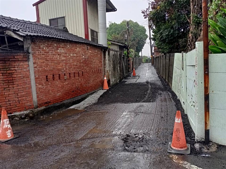 埤頭鄉崙腳村和平路及中學路420巷道路排水改善工程施工中