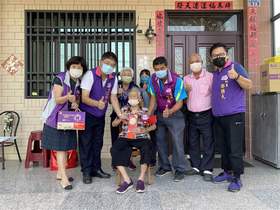 111年度 幸福埤頭精彩剪影百歲人瑞到府拜訪