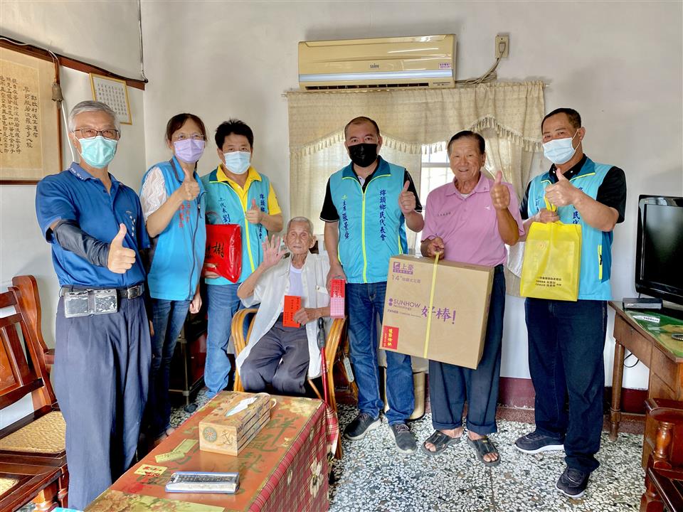 111年度 幸福埤頭精彩剪影百歲人瑞到府拜訪