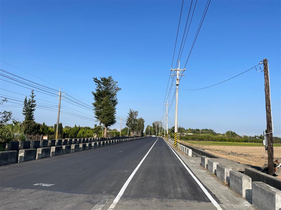 埤頭鄉崙腳村、芙朝村埤圳北路道路改善工程施工後