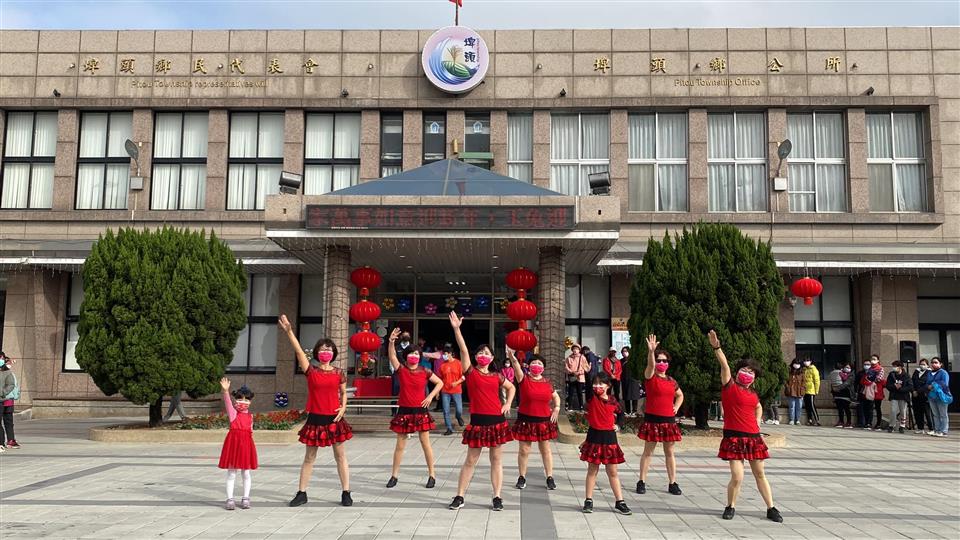 112年度 幸福埤頭精彩剪影   埤頭鄉轄內112年大年初一迎新春發福袋-社區表演