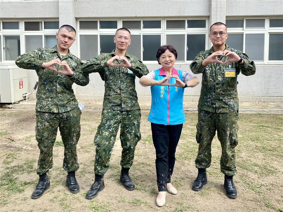 至嘉義精忠、中坑營區探視185梯次縣籍役男 