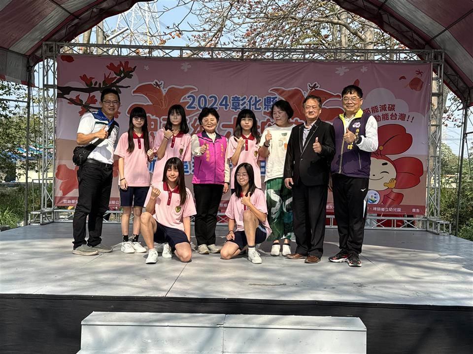 113年度 幸福埤頭精彩剪影鄉長與埤頭國中校長及學生合影