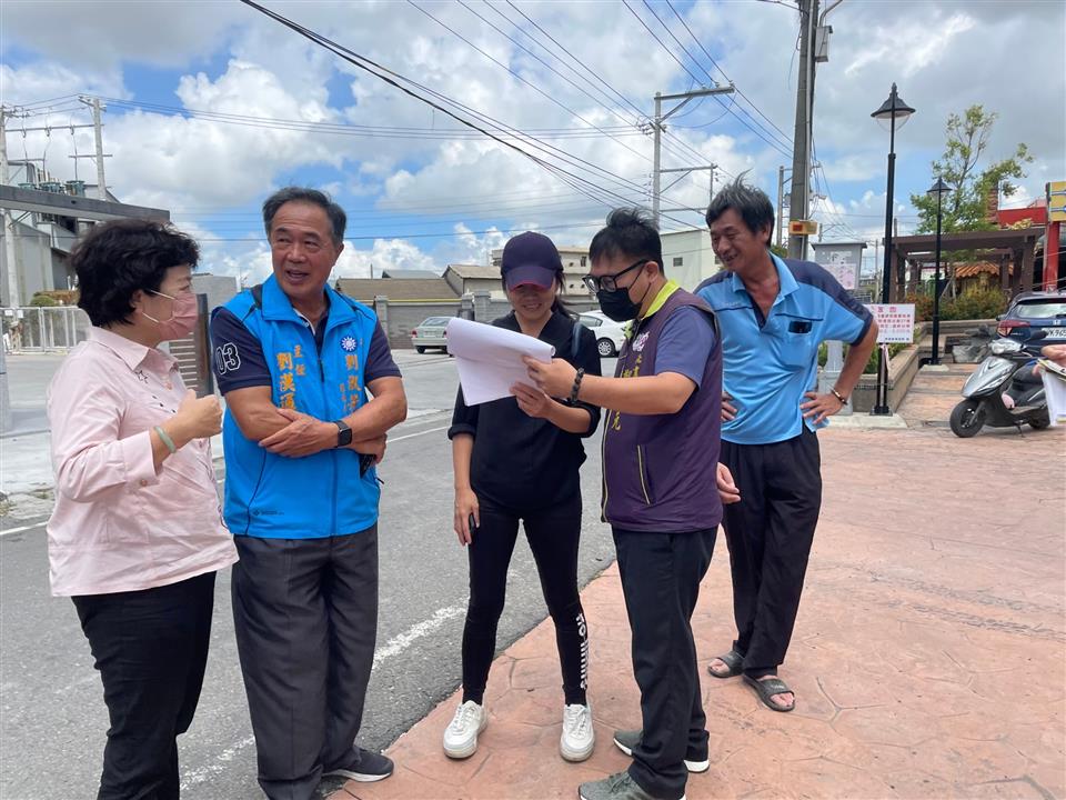 埤頭鄉陸嘉村中華路(彰184)等道路改善工程鄉長、劉淑芳議員服務處、縣府人員及村長一同前往會勘