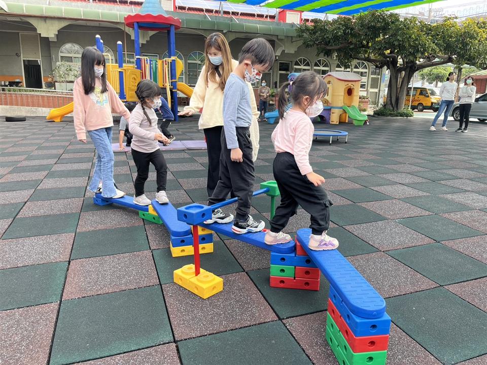 112學年度社區教保資源中心假日親子活動（五）～遊戲好好玩112學年度社區教保資源中心假日親子活動（五）～遊戲好好玩