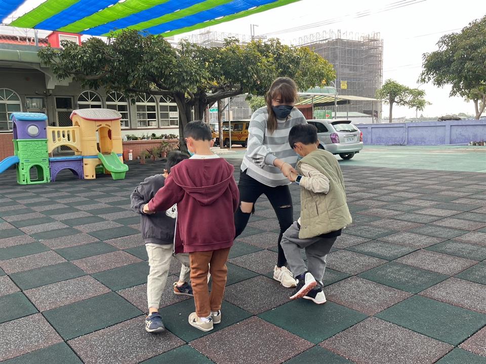 112學年度社區教保資源中心假日親子活動（五）～遊戲好好玩112學年度社區教保資源中心假日親子活動（五）～遊戲好好玩