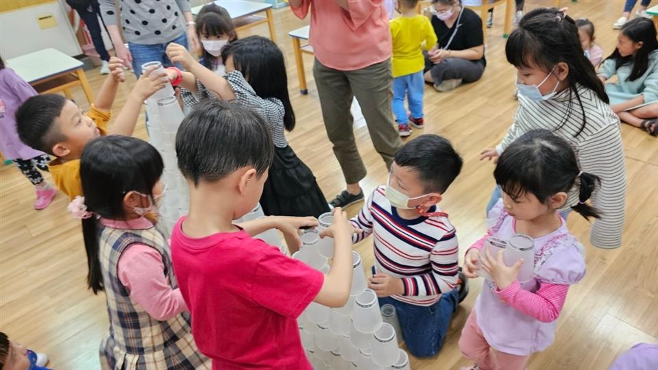 112學年度社區教保資源中心假日親子活動（六）～杯子疊高高112學年度社區教保資源中心假日親子活動（六）～杯子疊高高