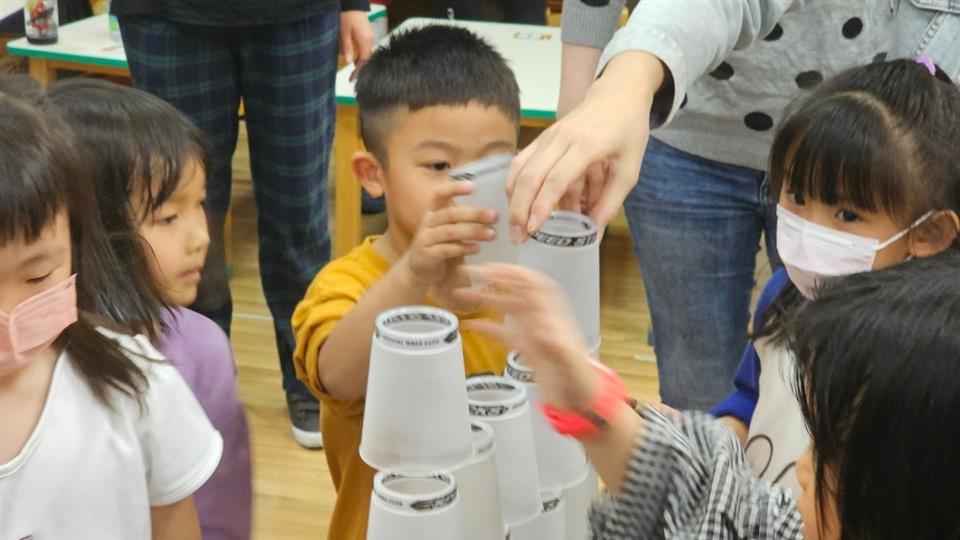 112學年度社區教保資源中心假日親子活動（六）～杯子疊高高112學年度社區教保資源中心假日親子活動（六）～杯子疊高高