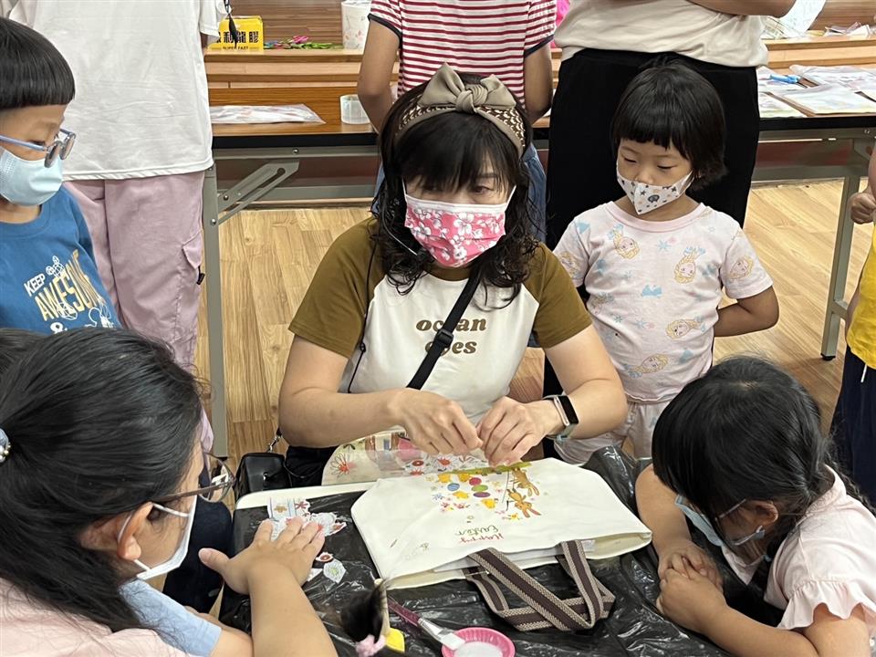 112學年度社區教保資源中心假日親子活動（八）～蝶古巴特好好玩112學年度社區教保資源中心假日親子活動（八）～蝶古巴特好好玩
