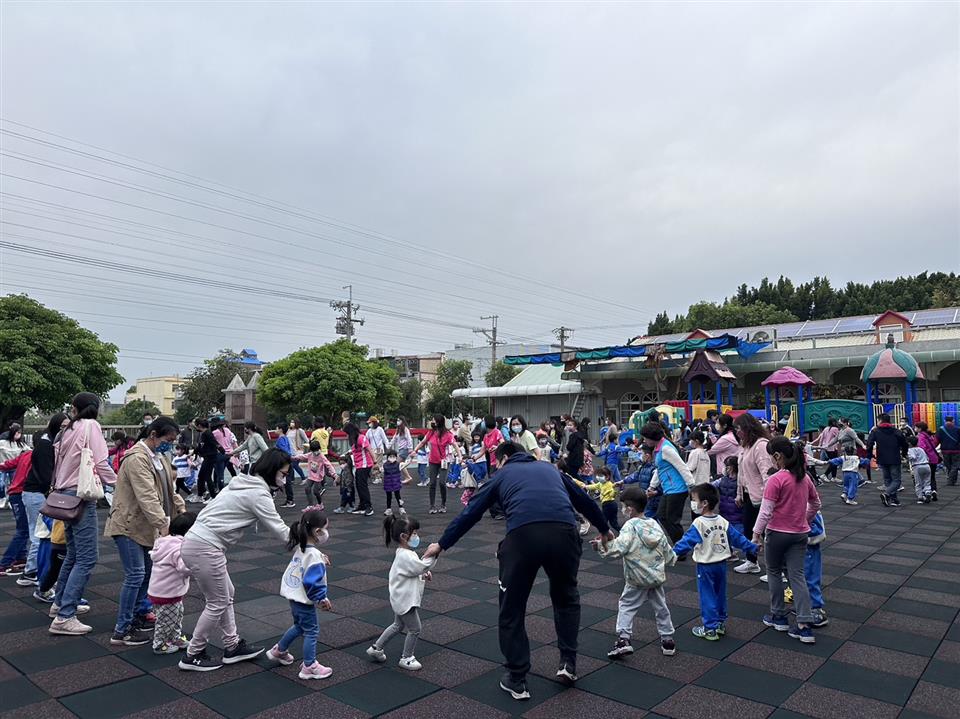 111學年度親職講座-4/8親子體適能訓練111學年度親職講座-4/8親子體適能訓練