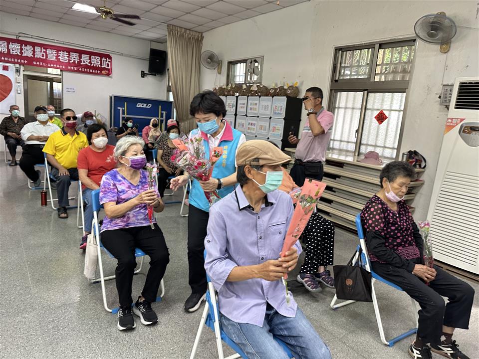 113年度 幸福埤頭精彩剪影崙腳社區贈花