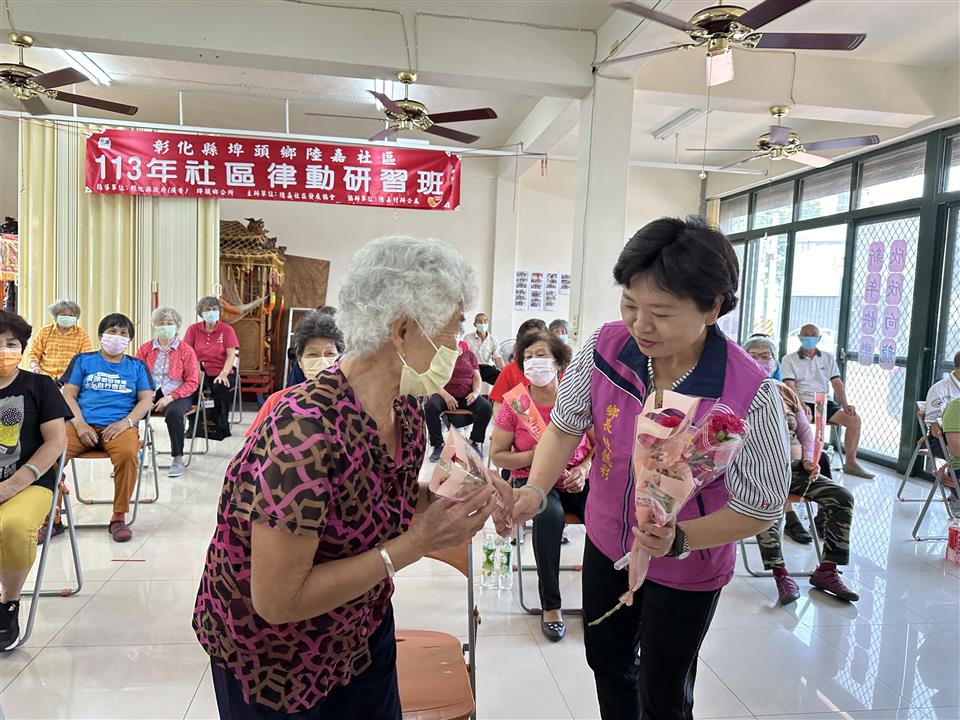 113年度 幸福埤頭精彩剪影陸嘉社區贈花