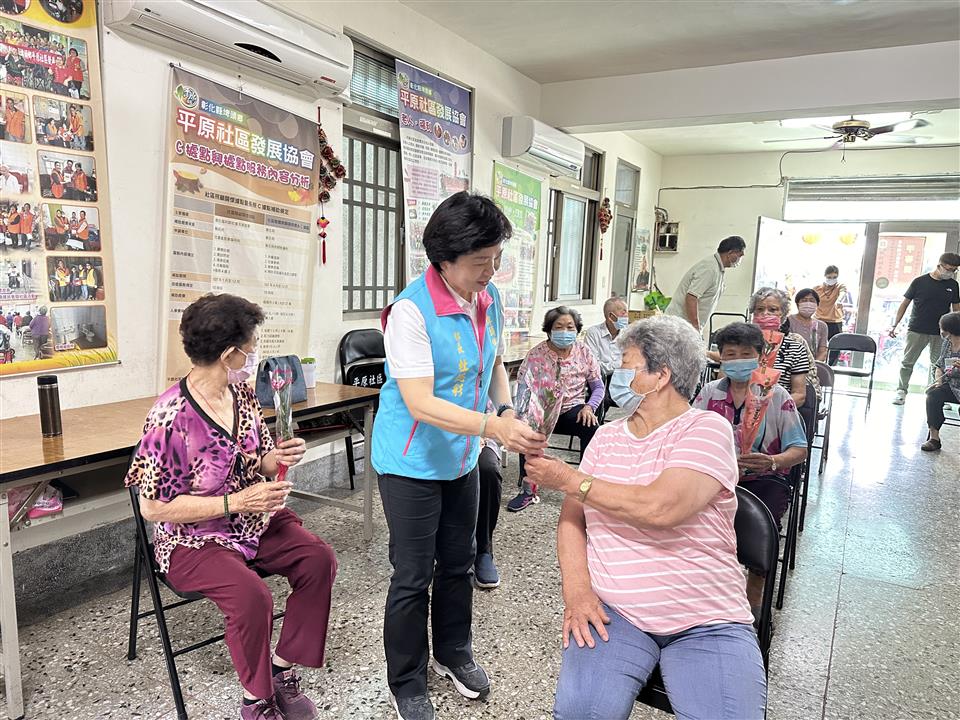 113年度 幸福埤頭精彩剪影平原社區贈花