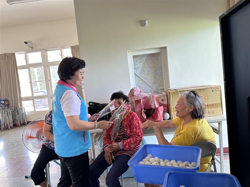 113年度 幸福埤頭精彩剪影至豐崙社區祝福贈花