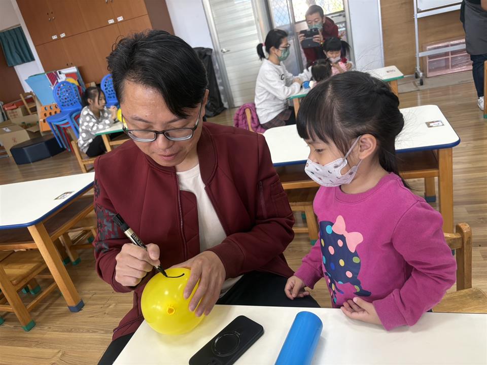 114學年度假日親子活動：親子玩科學～氣球車114學年度假日親子活動：親子玩科學～氣球車