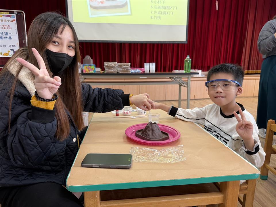 114學年度假日親子活動：親子共讀～恐龍世界114學年度假日親子活動：親子共讀～恐龍世界
