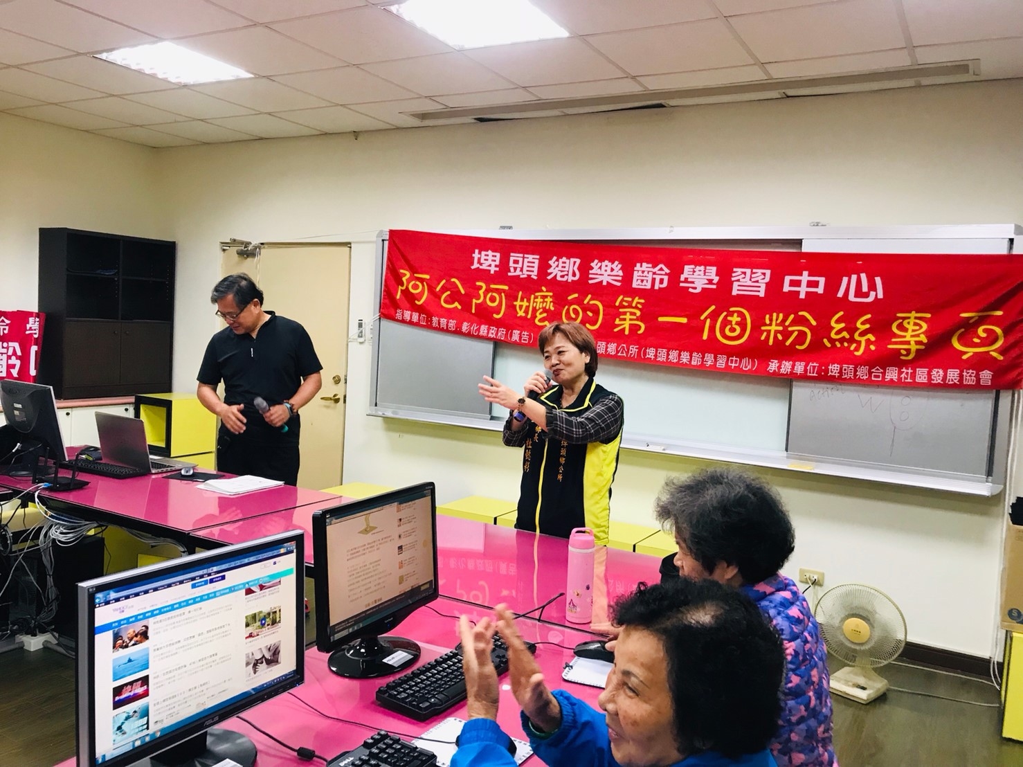 合興社區樂齡課程開課鄉長致詞，並鼓勵社區居民踴躍參與