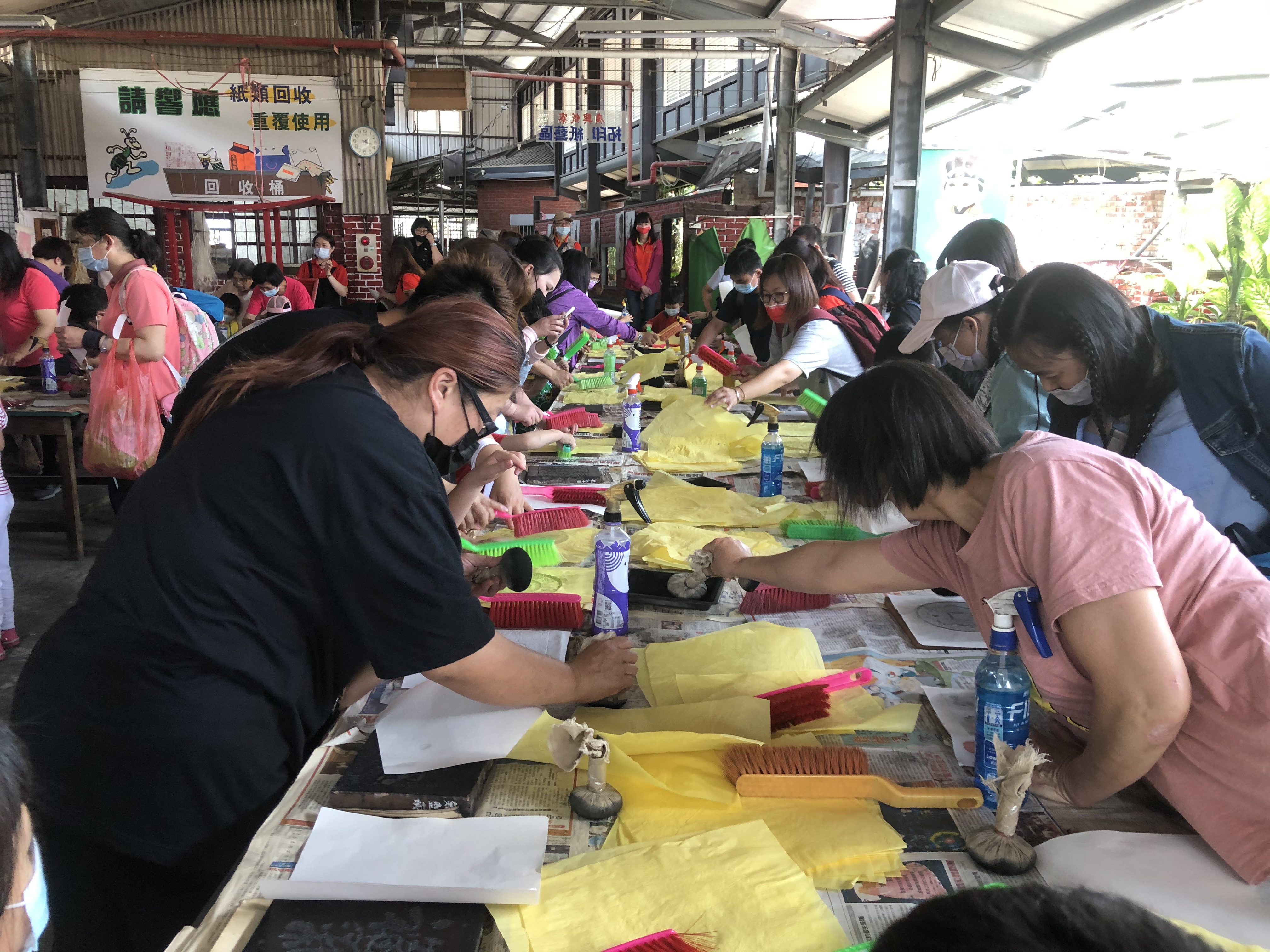 永靖鄉立幼兒園-親子戶外教學(110.04.23)準備手工紙拓印體驗