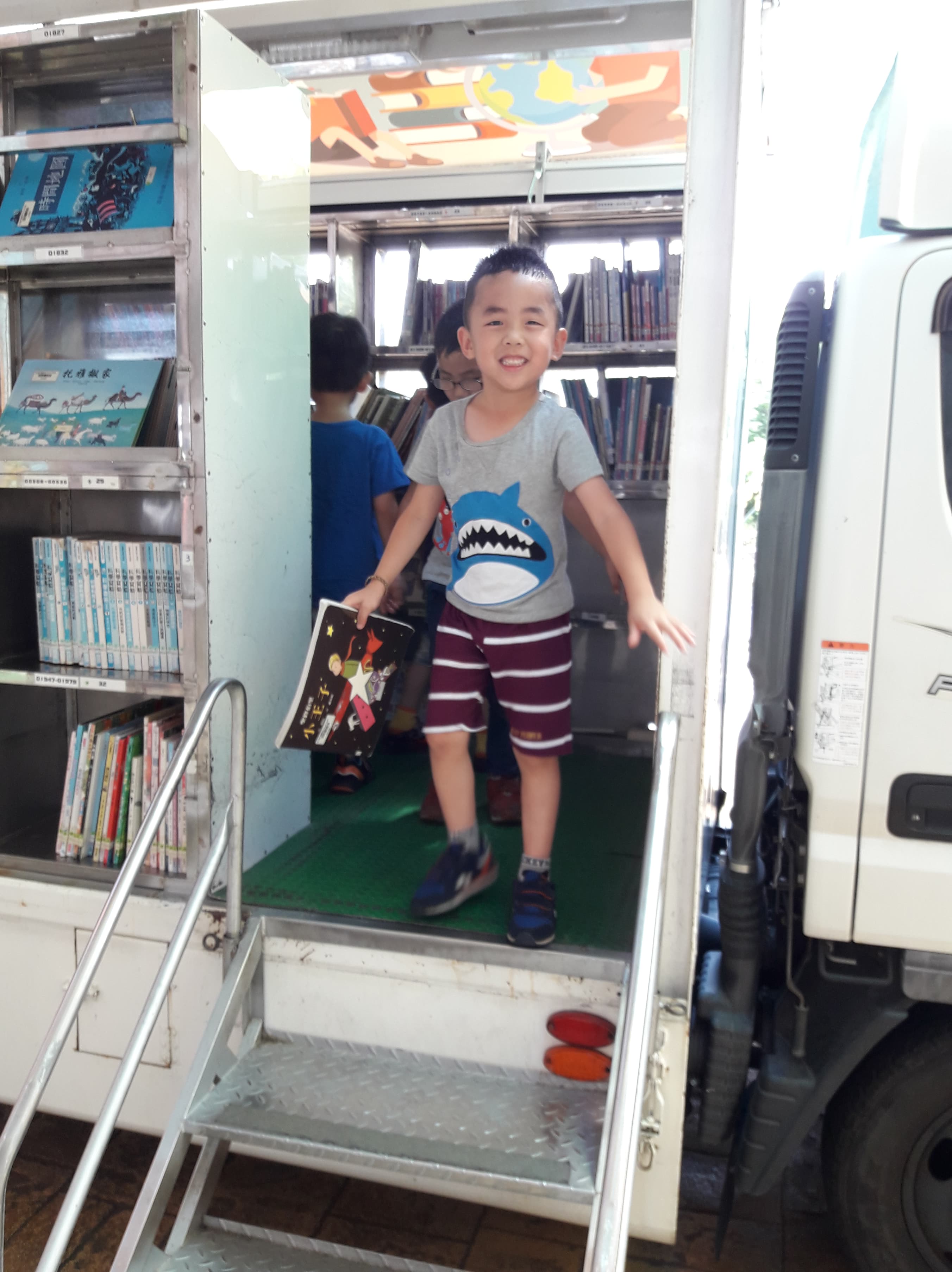 活動花絮107-08-01行動圖書車