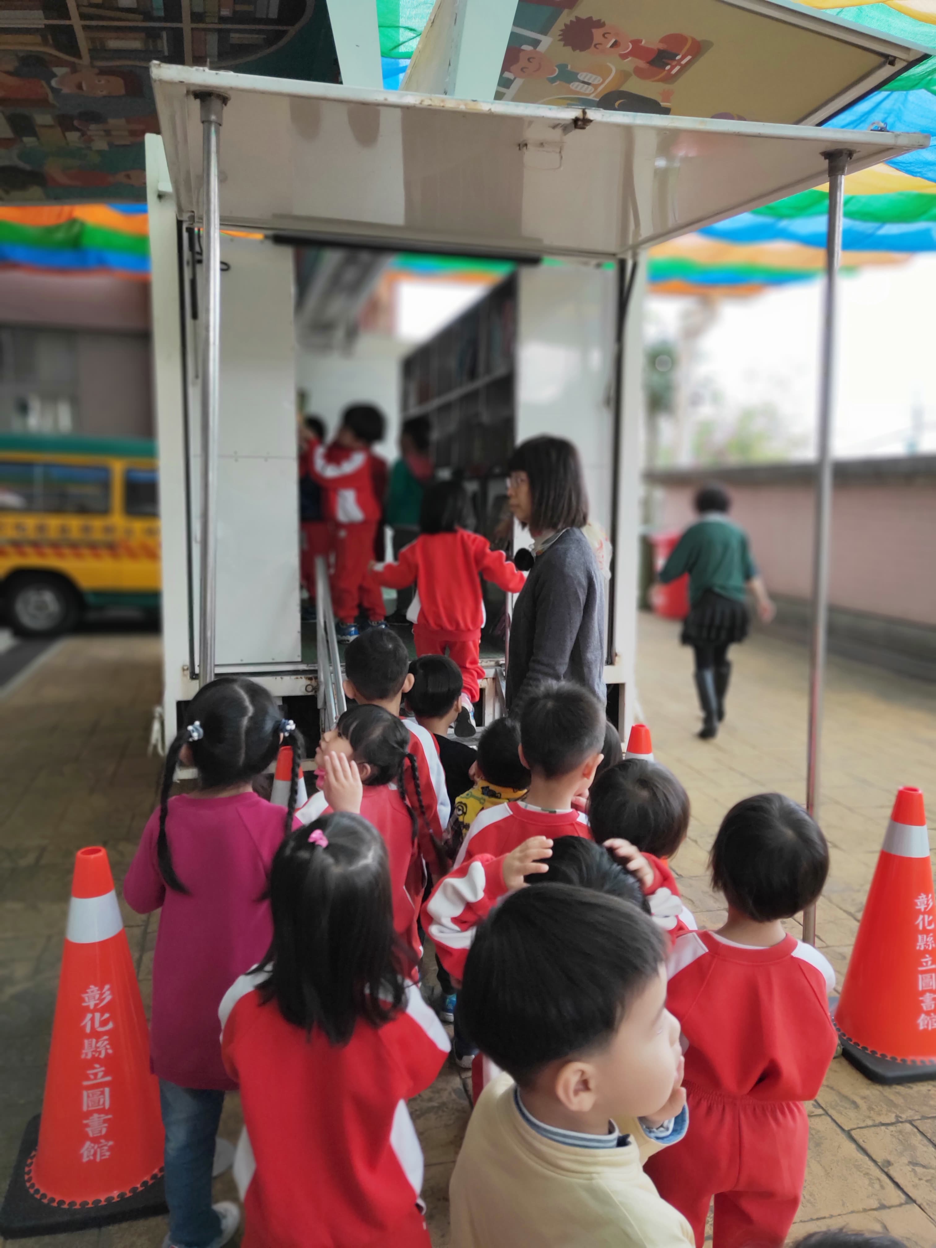 活動花絮108-02-01行動圖書車