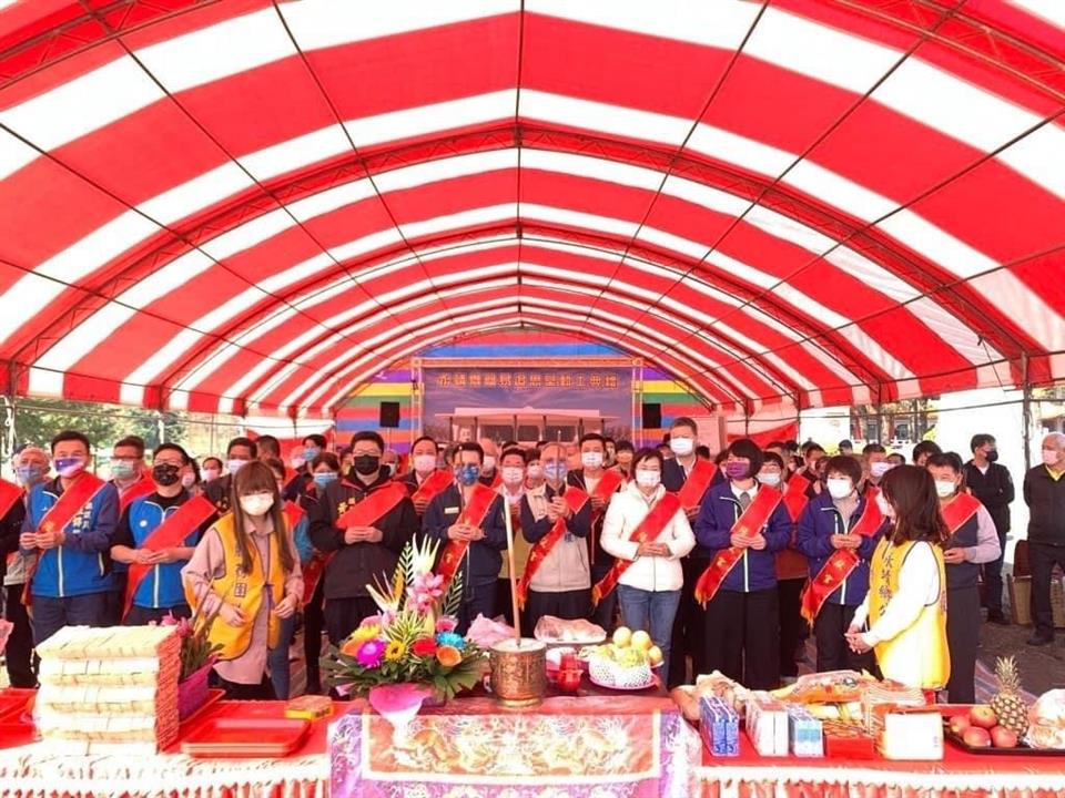 永靖鄉簡易追思堂新建工程動土典禮鄉長率領來賓祭拜