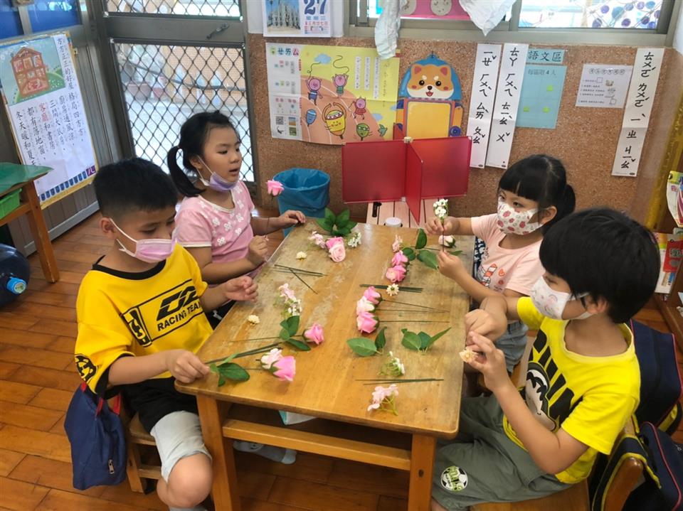 永靖鄉立幼兒園慶祝111母親節香皂花束製作開始手做